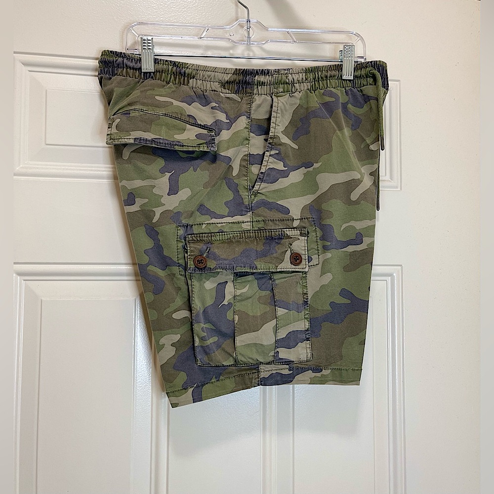 American Eagle Outfitters, camouflage cargo shorts